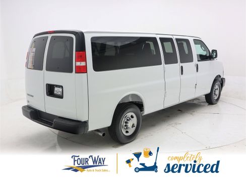 Used 2025 Chevrolet Express 3500 LS image 4
