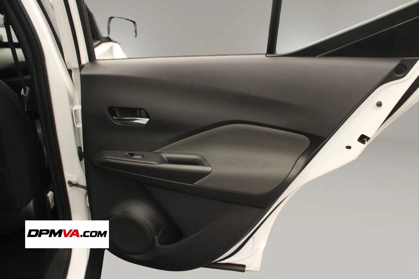 Used 2018 Nissan Kicks SV FWD image 21