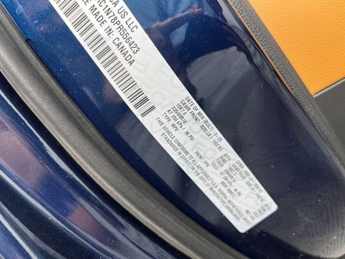Used 2023 Chrysler Pacifica Pinnacle FWD image 36
