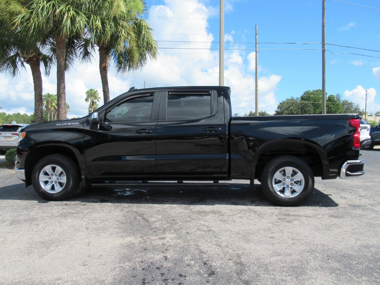 Used 2025 Chevrolet Silverado 1500 LT RWD image 2