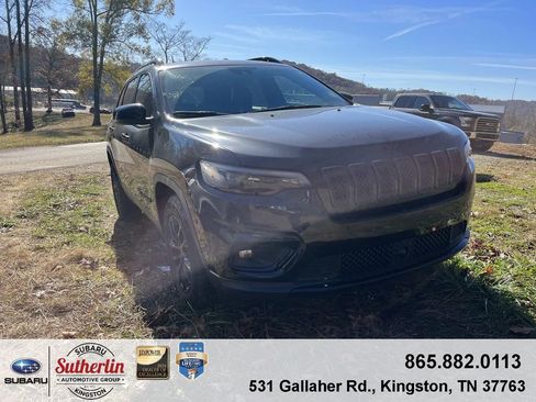 Used 2023 Jeep Cherokee Altitude Lux image 1