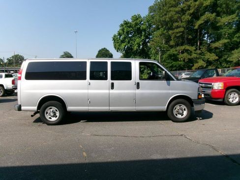 Used 2018 Chevrolet Express 3500 LT w/ LT Preferred Equipment Group RWD image 5