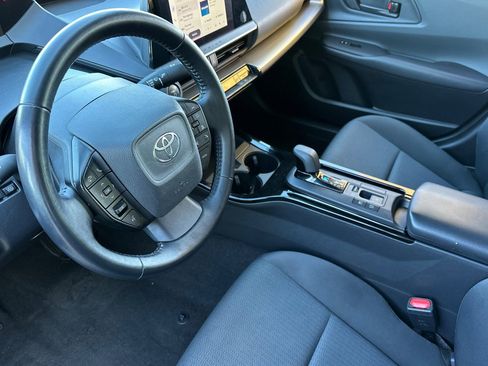 Used 2024 Toyota Prius LE FWD image 11
