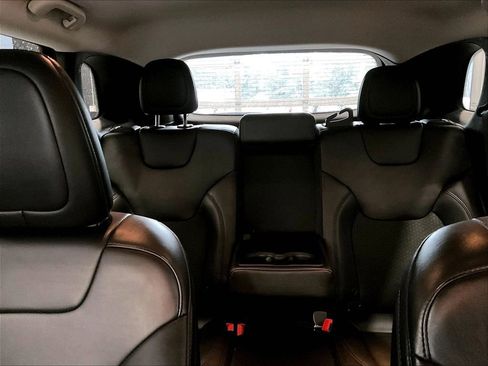 Used 2019 Jeep Cherokee Latitude Plus image 16