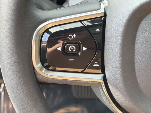 Certified 2024 Volvo XC60 B5 Ultimate w/ Protection Package Premier AWD/4WD image 19