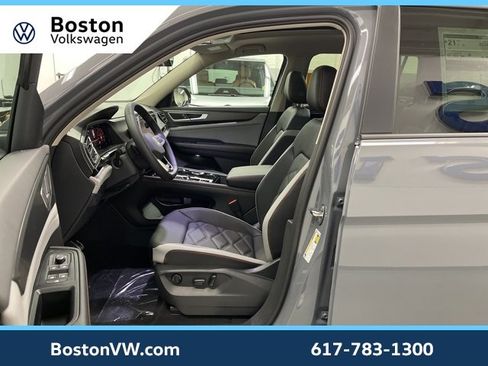 New 2026 Volkswagen Atlas Peak Edition image 9