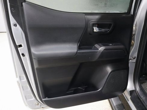 Used 2021 Toyota Tacoma TRD Off-Road image 18