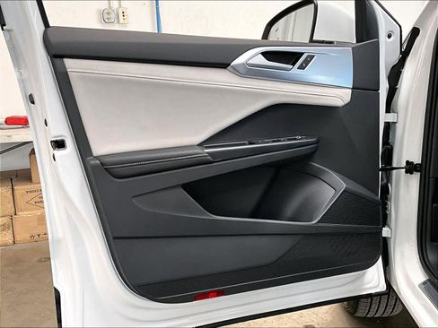 New 2026 Volkswagen Taos SE AWD/4WD image 24