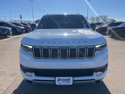 Used 2024 Jeep Wagoneer L Series II w/ Flexible Seating Group image 8