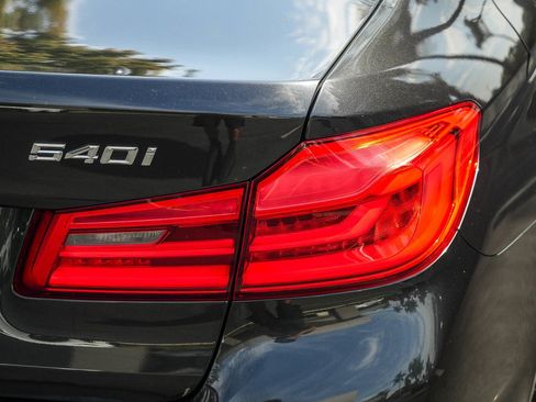 Used 2019 BMW 540i w/ Convenience Package RWD image 7