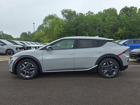 New 2026 Kia EV6 Light RWD image 2