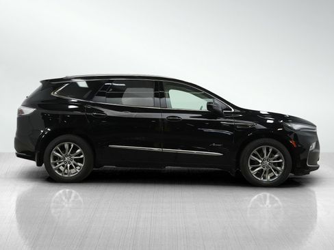 Used 2024 Buick Enclave Avenir image 6