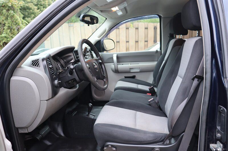 Used 2007 GMC Sierra 2500 W/T w/ Work Truck Preferred Package AWD/4WD image 17