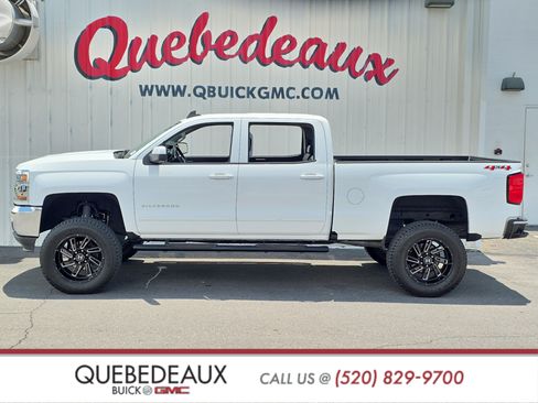 Used 2018 Chevrolet Silverado 1500 LT w/ Trailering Package AWD/4WD image 4