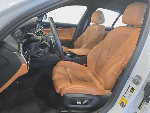 Used 2023 BMW 530e w/ Premium Package image 14