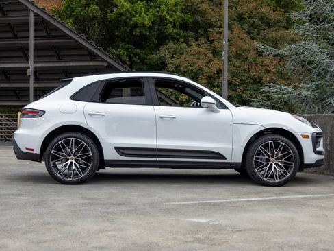 Certified 2026 Porsche Macan AWD/4WD image 12
