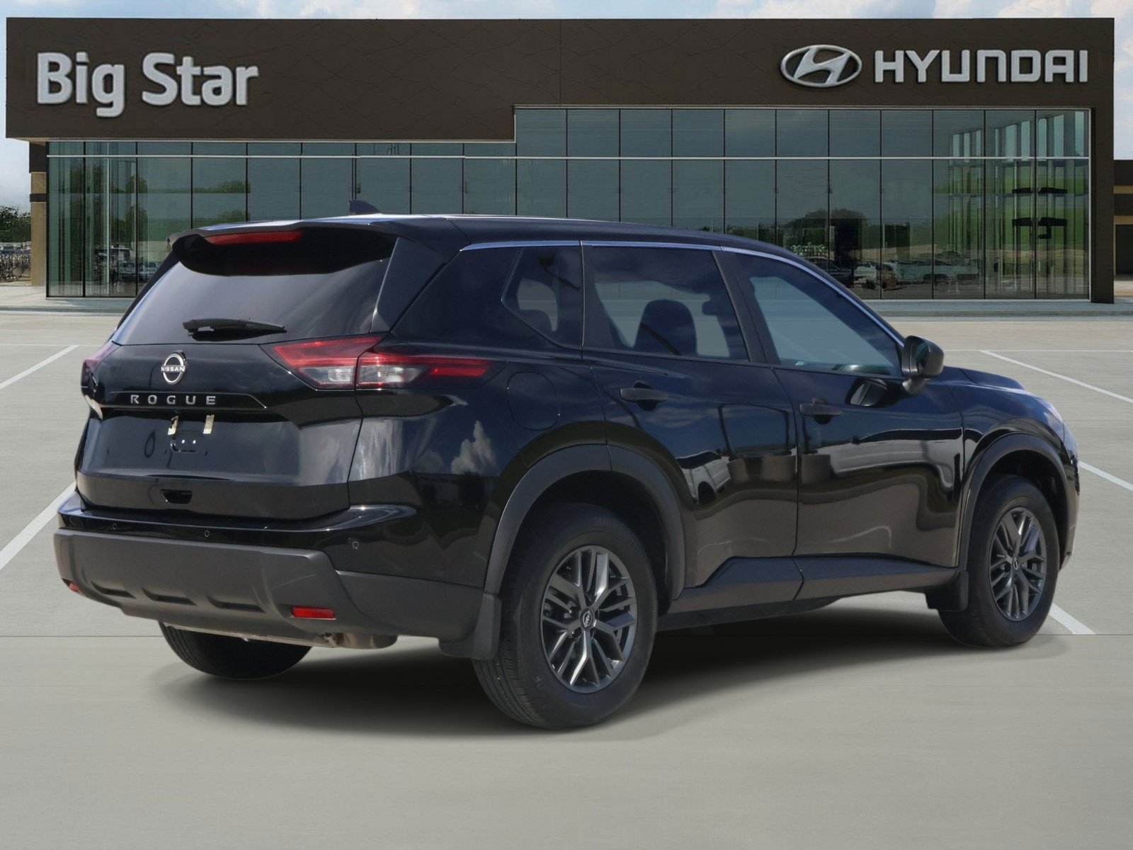 Used 2025 Nissan Rogue S FWD image 4