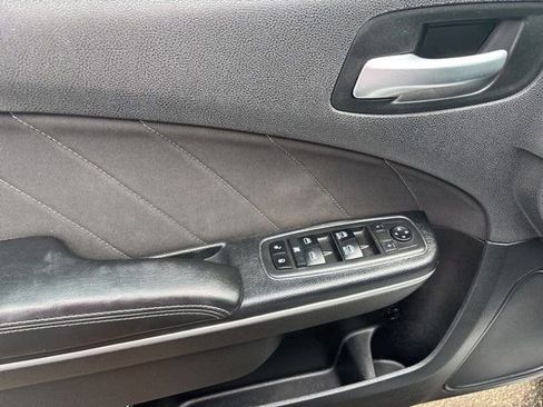 Used 2019 Dodge Charger SXT RWD image 13
