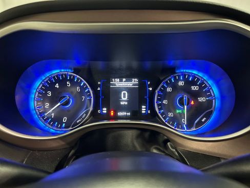 Used 2024 Chrysler Voyager LX image 16