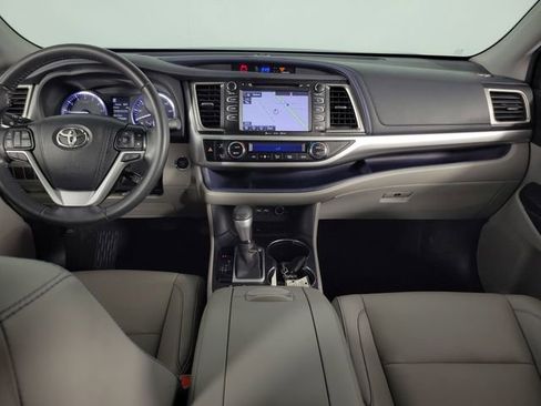 Used 2019 Toyota Highlander XLE image 34