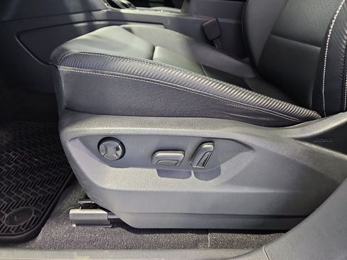 Certified 2023 Volkswagen Atlas Cross Sport SE w/ Panoramic Sunroof Package FWD image 17