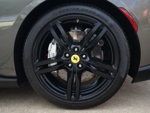 Used 2019 Ferrari Portofino image 29