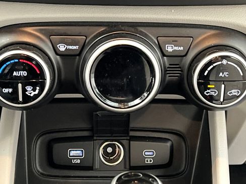 Used 2025 Hyundai Venue SEL image 46