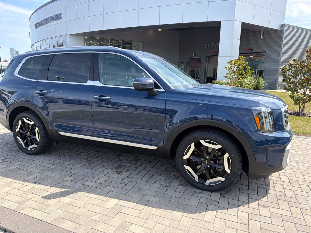 Used 2024 Kia Telluride S w/ S Sunroof Package AWD/4WD image 2