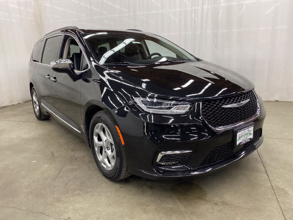 Used 2023 Chrysler Pacifica Limited FWD image 8