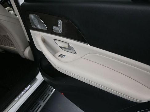 Used 2021 Mercedes-Benz GLS 450 4MATIC image 22