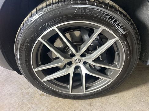 Certified 2025 Porsche Macan image 19