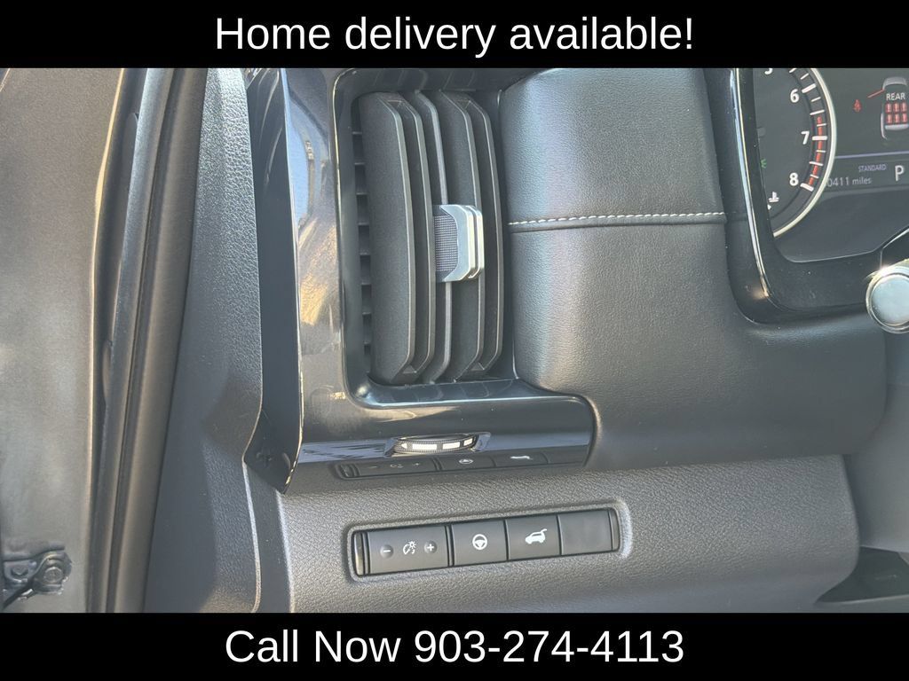 Used 2025 Nissan Pathfinder SV FWD image 18