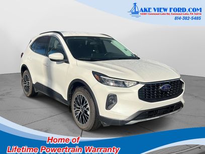 Used 2025 Ford Escape SE w/ Class II Trailer Tow Package