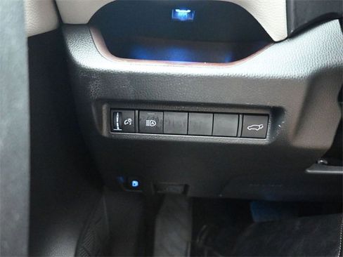 Used 2022 Toyota RAV4 Limited image 25