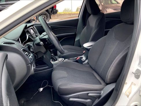 Used 2016 Dodge Dart SE w/ Convenience Group image 7