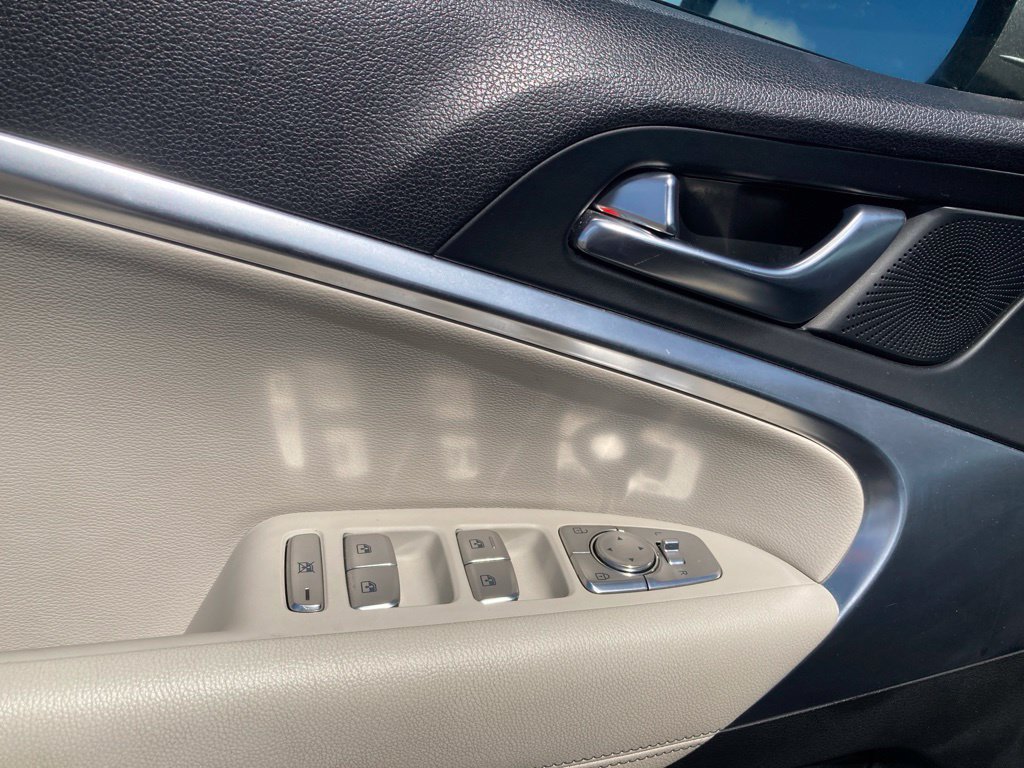Used 2025 Genesis G70 2.5T RWD image 13