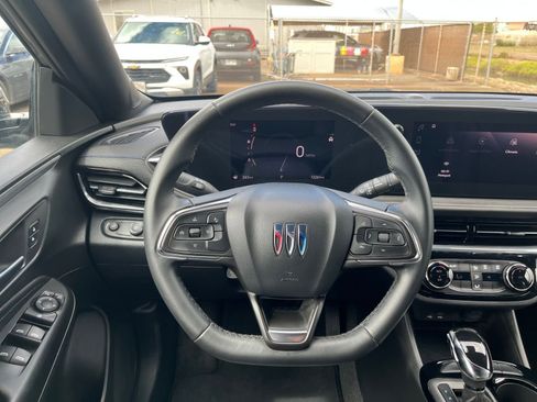 Used 2025 Buick Envista Sport Touring image 33