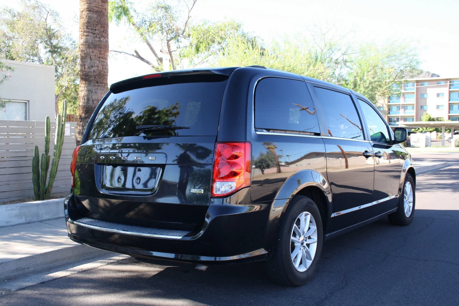 Used 2019 Dodge Grand Caravan SXT FWD image 3