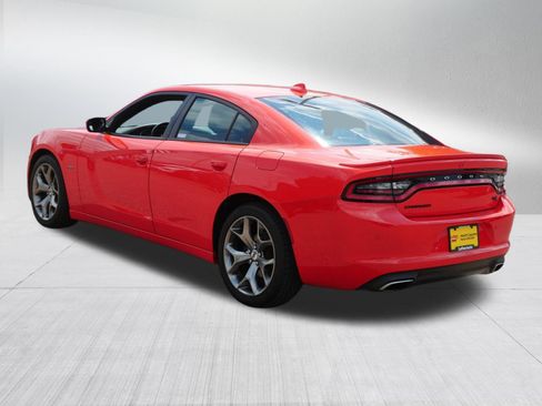 Used 2017 Dodge Charger R/T w/ Plus Group RWD image 5