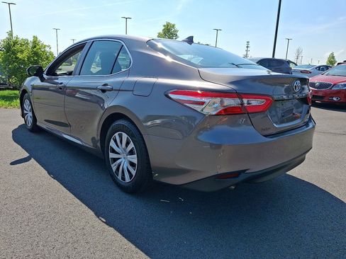 Used 2019 Toyota Camry LE FWD image 5