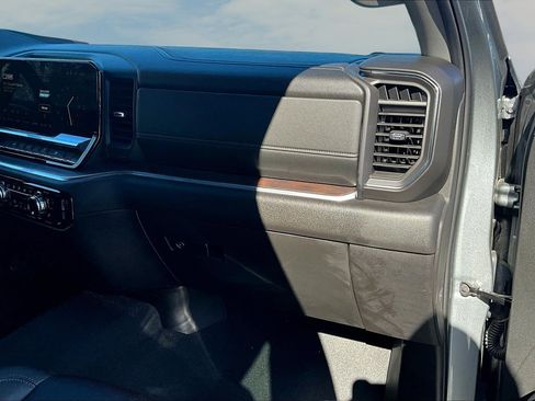 Used 2024 GMC Sierra 1500 SLT image 18