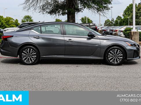 Used 2025 Nissan Altima 2.5 SV FWD image 11