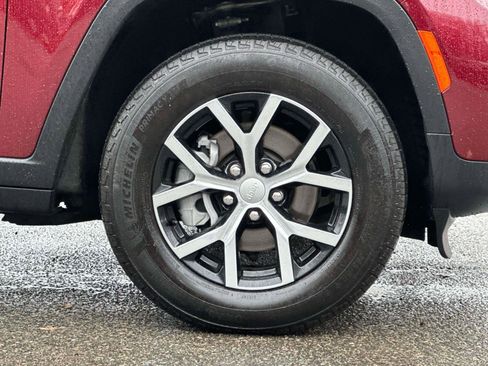 Used 2024 Jeep Grand Cherokee Limited image 7