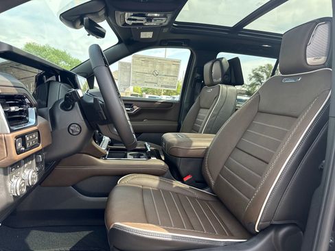 New 2026 GMC Yukon Denali Ultimate AWD/4WD image 24