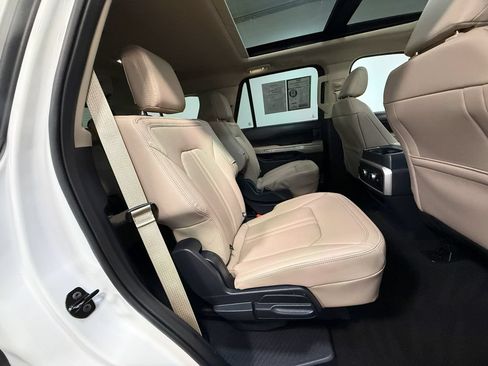Used 2024 Ford Expedition Limited AWD/4WD image 14