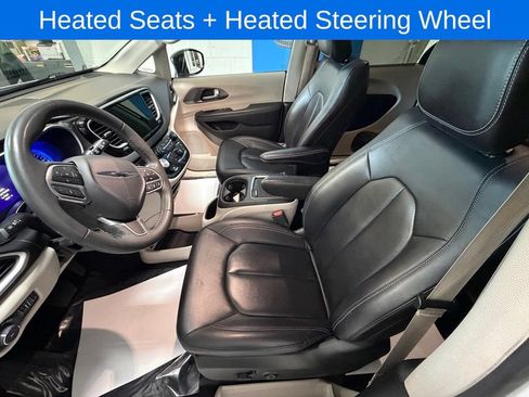 Used 2024 Chrysler Pacifica Touring-L FWD image 9