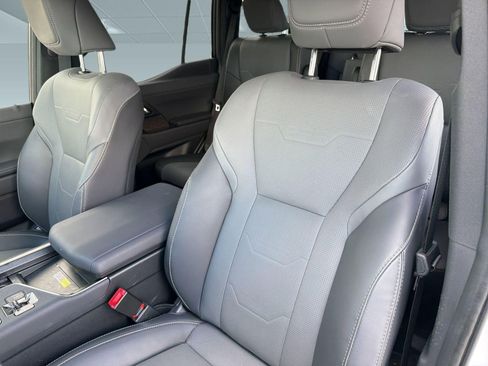 Used 2025 Lexus GX 550 w/ Accessory Package (2T) AWD/4WD image 21