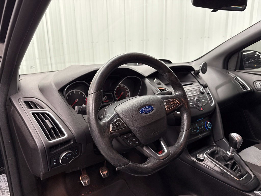Used 2016 Ford Focus ST FWD image 17