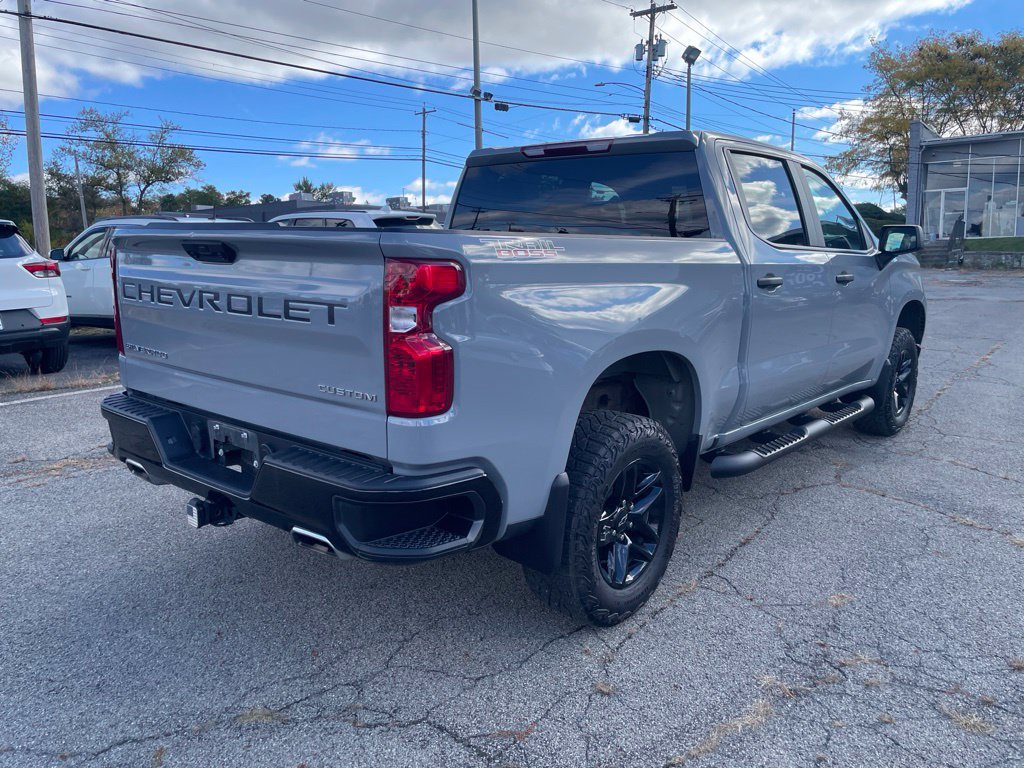 Used 2025 Chevrolet Silverado 1500 Custom Trail Boss w/ LPO, Dark Essentials Package AWD/4WD image 5
