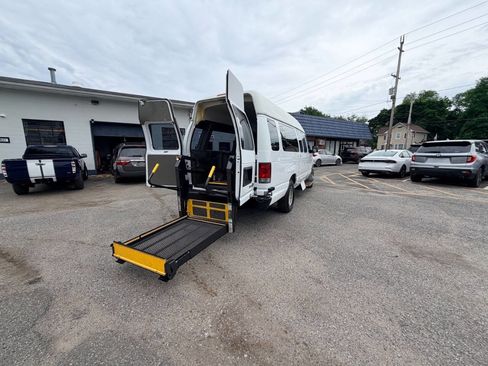 Used 2014 Ford E-350 and Econoline 350 Extended Super Duty w/ Power Group RWD image 3